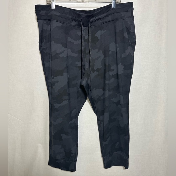 New Lululemon Ready to Rulu Jogger Crop !!! - Picture 6 of 10